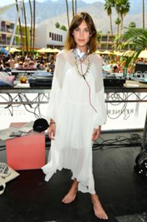 Alexa Chung feet photo thumbnail