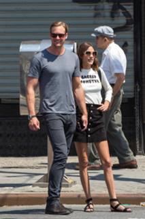 Alexa Chung feet photo thumbnail