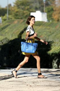 Alexa Chung feet photo thumbnail