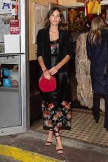 Alexa Chung feet photo thumbnail