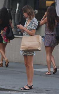 Alexa Chung feet photo thumbnail