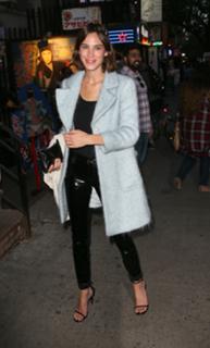 Alexa Chung feet photo thumbnail