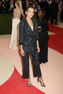 Alexa Chung feet photo thumbnail