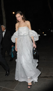 Alexa Chung feet photo thumbnail