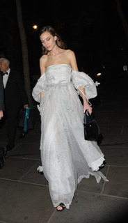 Alexa Chung feet photo thumbnail