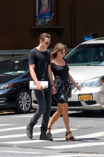 Alexa Chung feet photo thumbnail