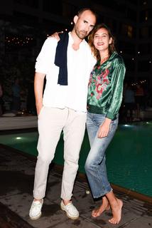 Alexa Chung feet photo thumbnail