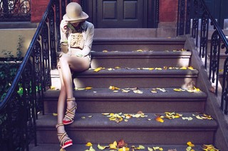 Alexa Chung feet photo thumbnail