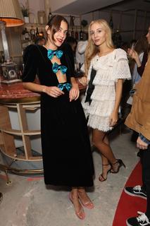 Alexa Chung feet photo thumbnail