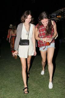 Alexa Chung feet photo thumbnail