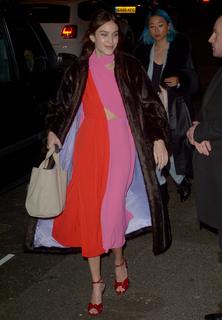 Alexa Chung feet photo thumbnail