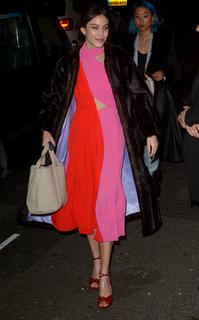 Alexa Chung feet photo thumbnail