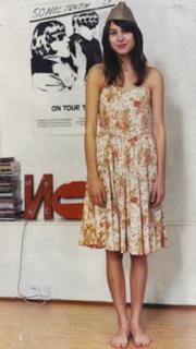 Alexa Chung feet photo thumbnail