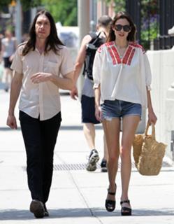 Alexa Chung feet photo thumbnail