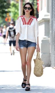 Alexa Chung feet photo thumbnail