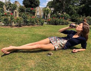 Alexa Chung feet photo thumbnail