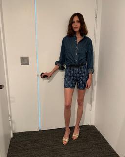 Alexa Chung feet photo thumbnail