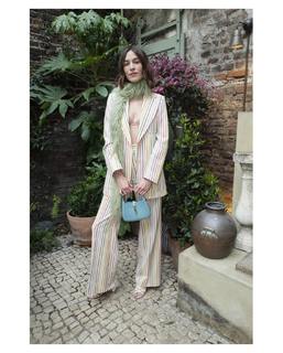 Alexa Chung feet photo thumbnail