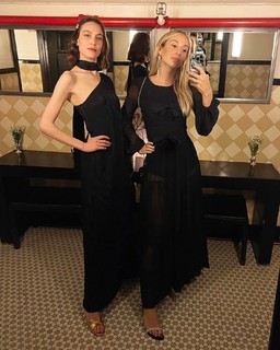 Alexa Chung feet photo thumbnail