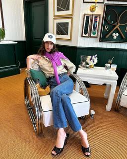 Alexa Chung feet photo thumbnail