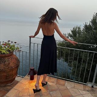 Alexa Chung feet photo thumbnail