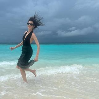 Alexa Chung feet photo thumbnail