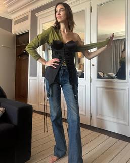 Alexa Chung feet photo thumbnail