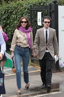 Alexa Chung feet photo thumbnail