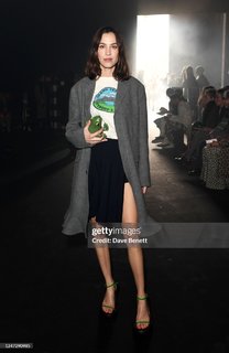 Alexa Chung feet photo thumbnail