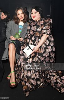 Alexa Chung feet photo thumbnail