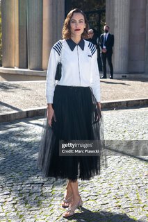 Alexa Chung feet photo thumbnail