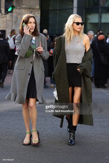 Alexa Chung feet photo thumbnail