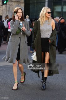 Alexa Chung feet photo thumbnail