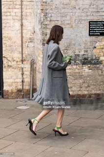 Alexa Chung feet photo thumbnail