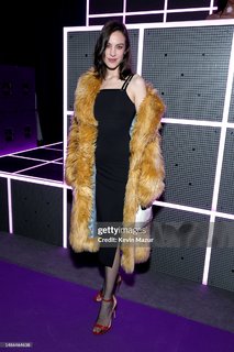 Alexa Chung feet photo thumbnail