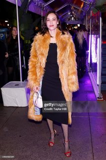 Alexa Chung feet photo thumbnail