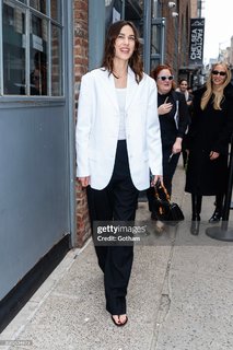 Alexa Chung feet photo thumbnail