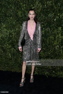 Alexa Chung feet photo thumbnail