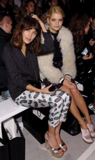 Alexa Chung feet photo thumbnail