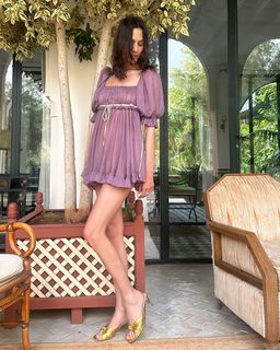 Alexa Chung feet photo thumbnail