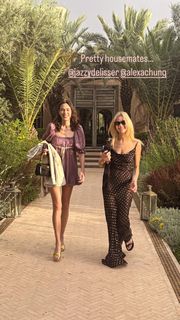 Alexa Chung feet photo thumbnail