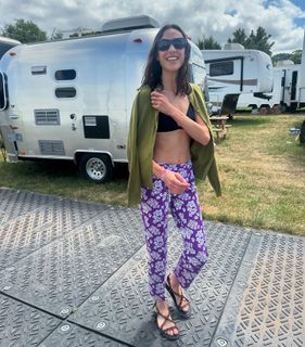 Alexa Chung feet photo thumbnail