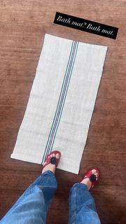 Alexa Chung feet photo thumbnail