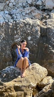 Alexa Chung feet photo thumbnail