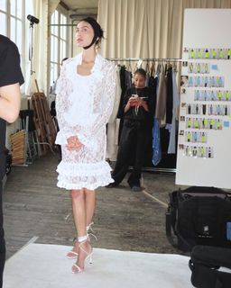 Alexa Chung feet photo thumbnail