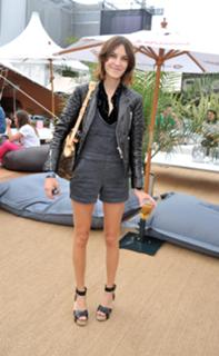 Alexa Chung feet photo thumbnail