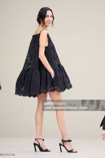 Alexa Chung feet photo 12
