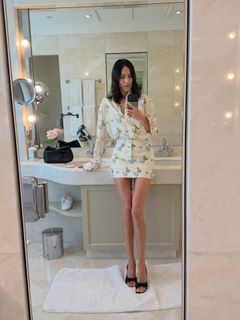 Alexa Chung feet photo 9