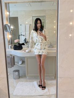 Alexa Chung feet photo 9