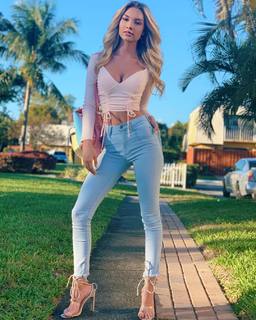 Alexa Collins feet photo thumbnail